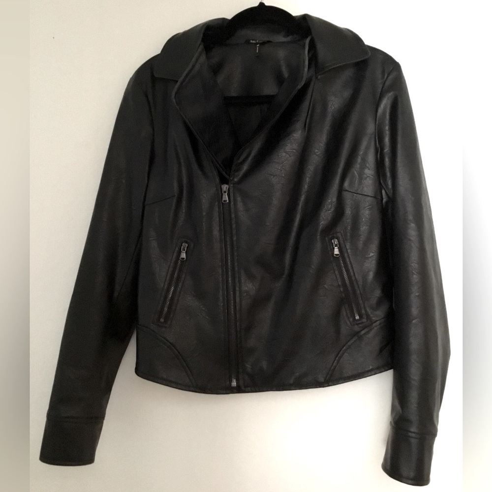 Daisy Fuentes faux leather jacket size medium